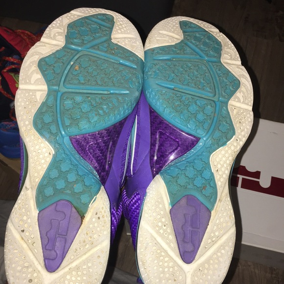 Athletic_Shoes